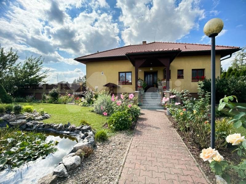 Rodinné domy, U bytovek, Klíčany, 377 m²