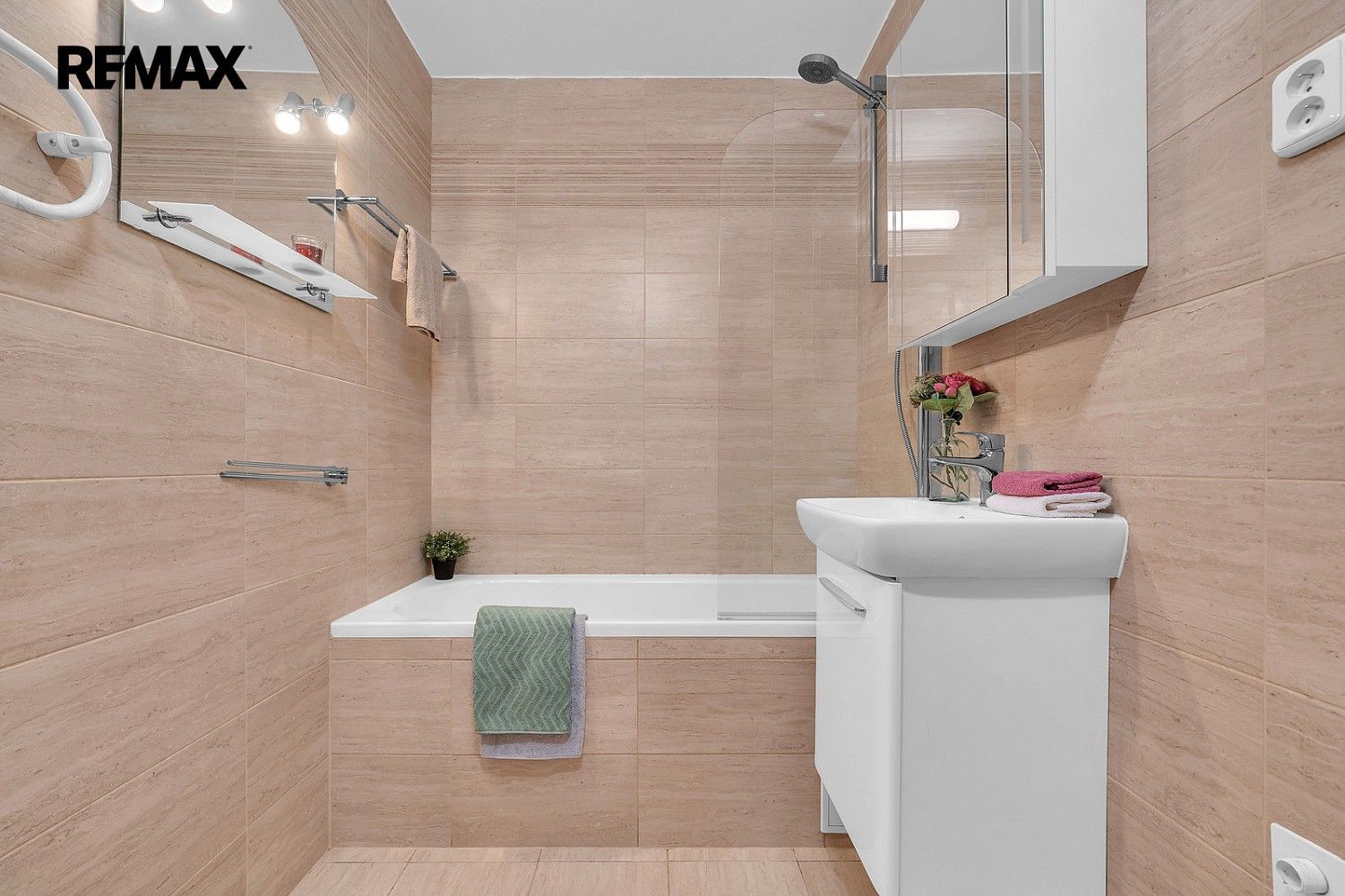 Prodej byt 3+1 - Praha - Troja, okres Praha 8, Hlavní město Praha, 74 m² - 5