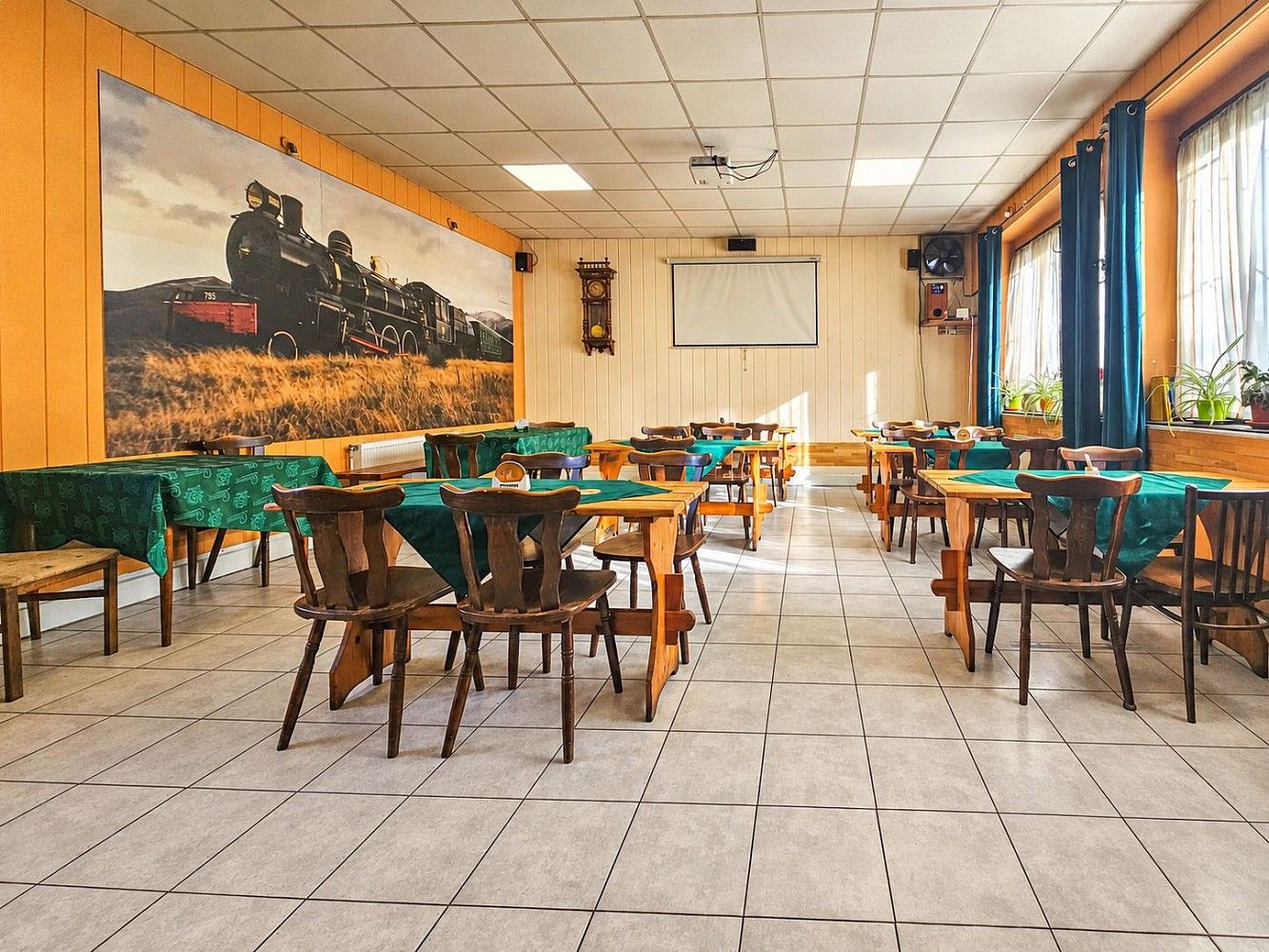 Restaurace · 127 m² · U hostivařského nádraží, Praha 10 - Hostivař - 4
