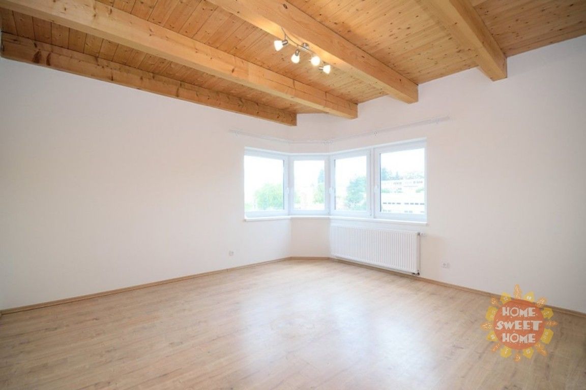 Pronájem byt 3+kk - Hovorčovická 479, Praha, 67 m²