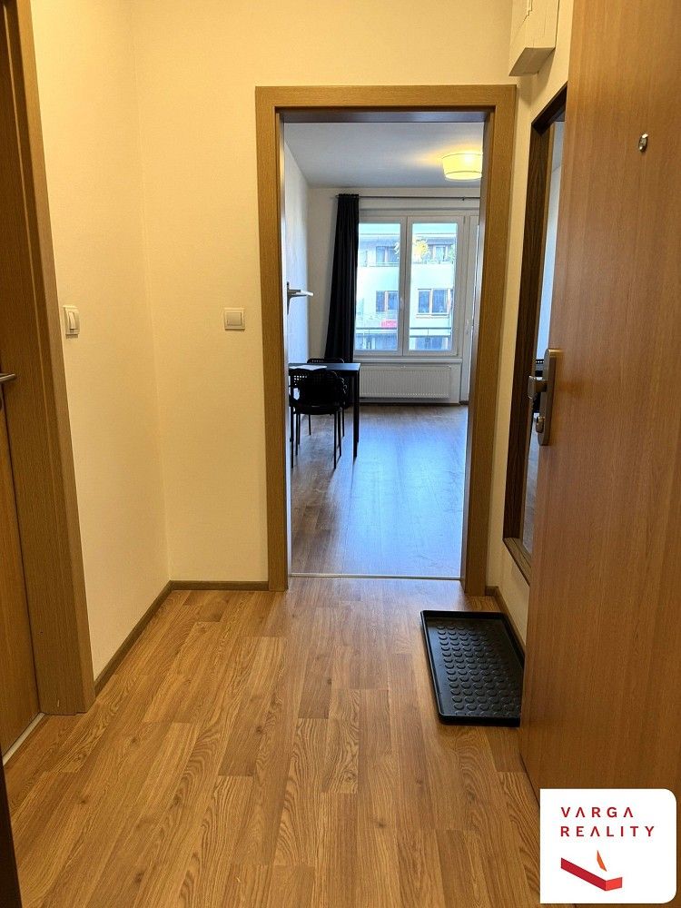 Pronájem byt 1+kk - Bermanova, Praha 9 - Čakovice, 41 m² - 5