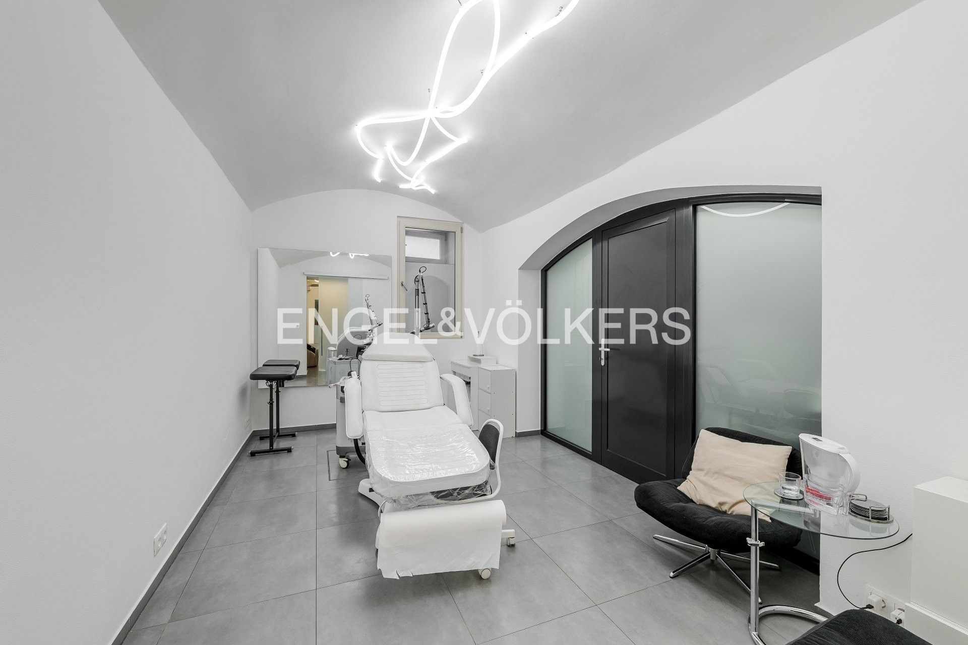 Obchodní prostory · 58 m² · Hostivítova 124, Praha Vyšehrad - 4