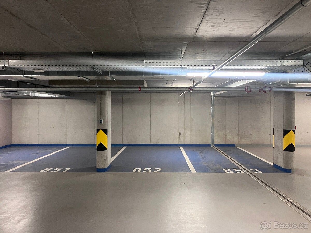 Pronájem garáž - Praha, 143 00