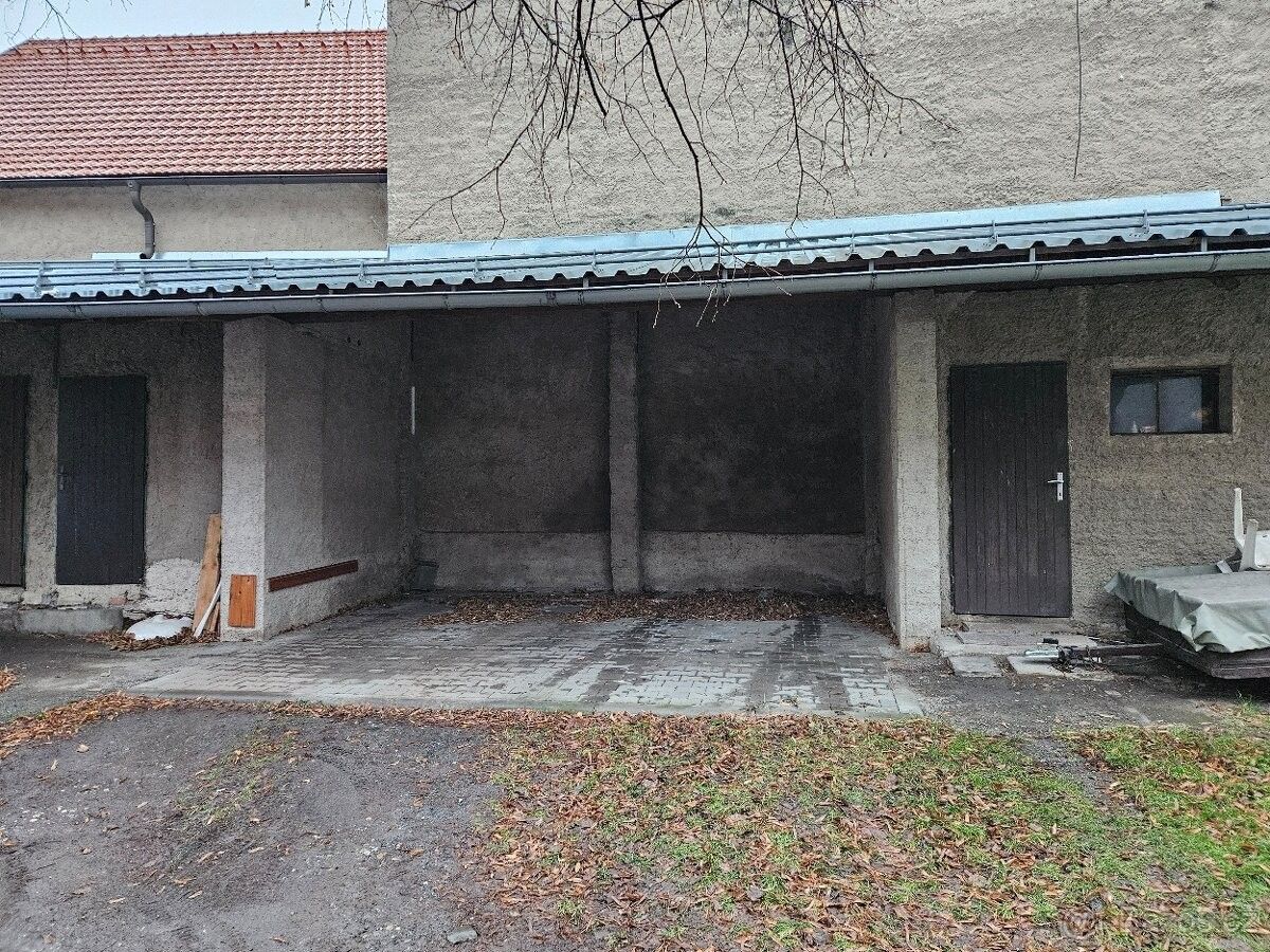 Garáže, Hluboká, 539 73