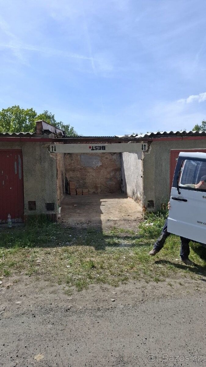 Garáže, Cheb, 350 02