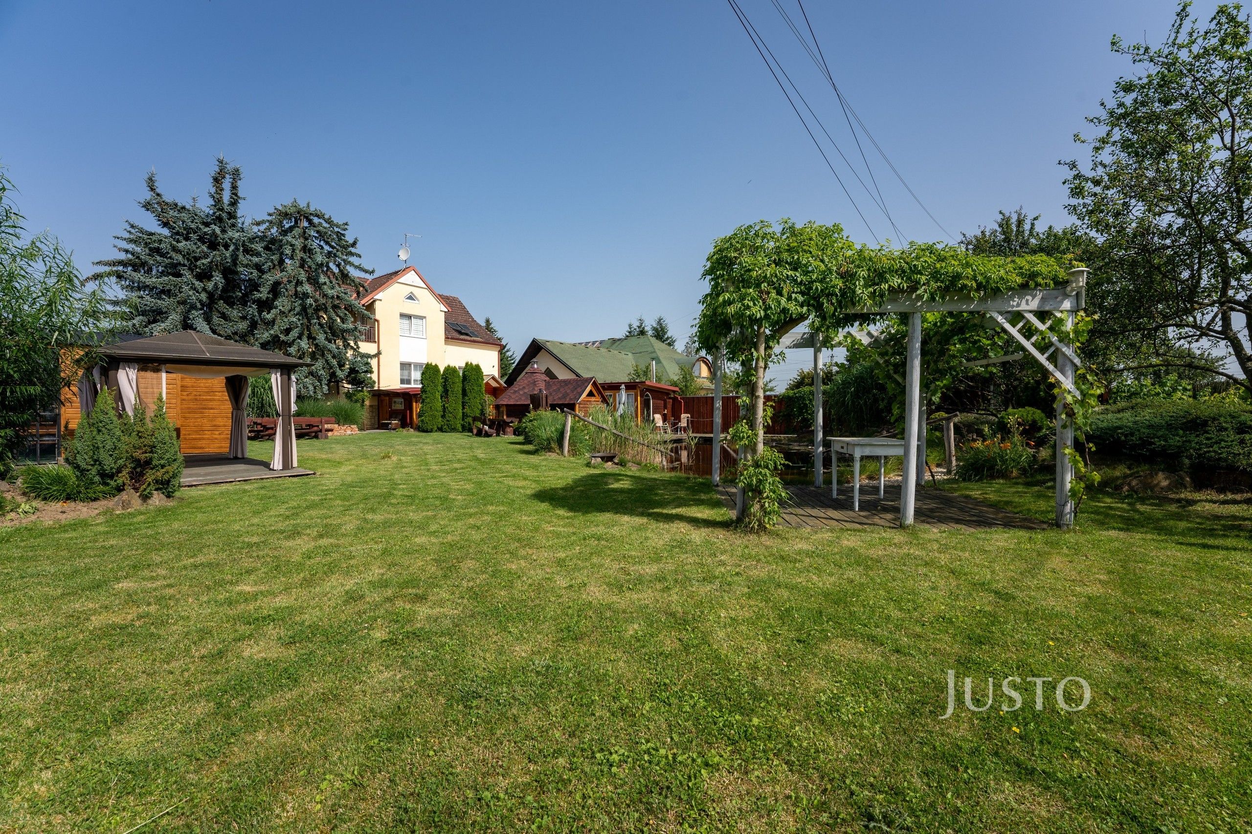 Rodinné domy, V Zahradách, Uherské Hradiště, 474 m²