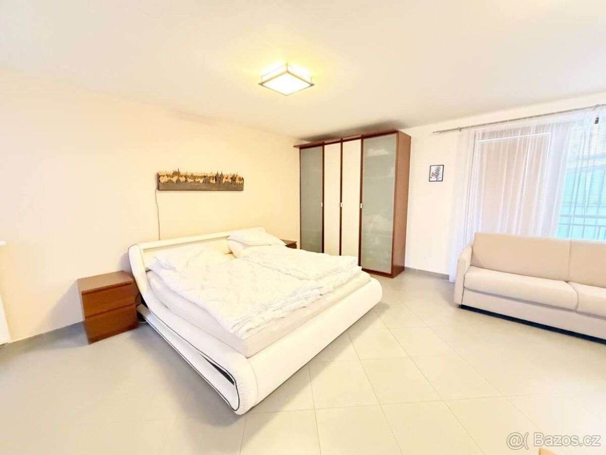 Pronájem byt - Praha, 120 00