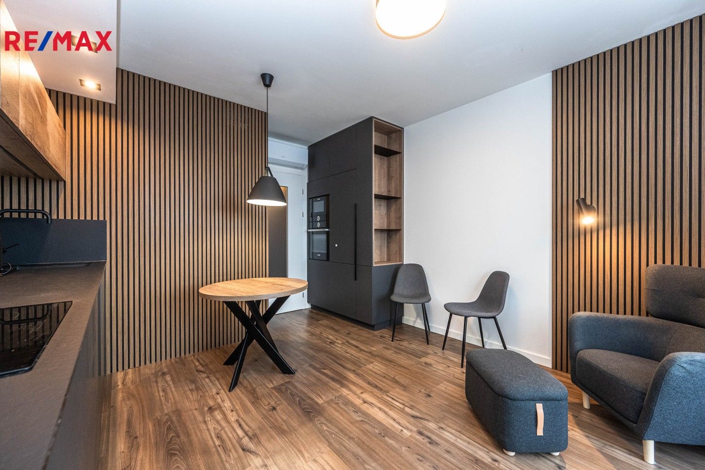 Pronájem byt 2+kk - Mukařovského, Praha, 43 m²