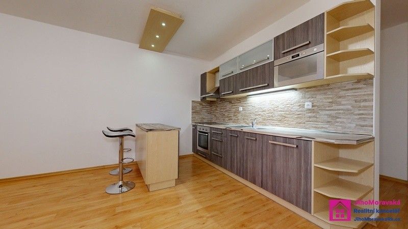 Byty, Břeclav, 690 02