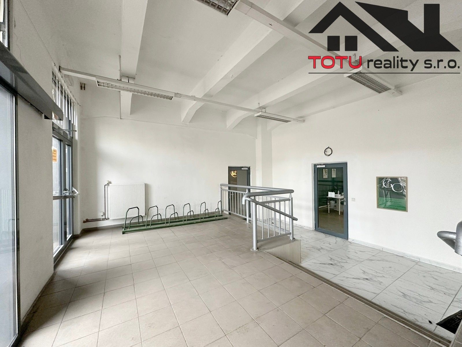 Pronájem obchodní prostory - Husova, Jaroměř, 3 m²