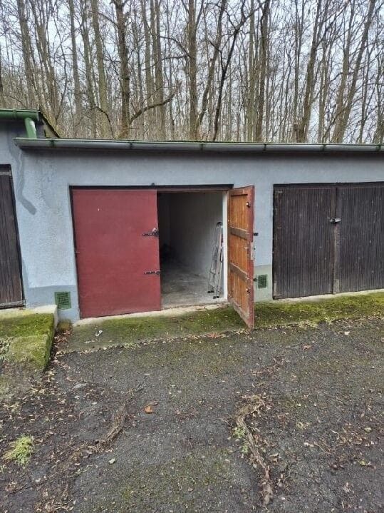 Garáže, Praha, 160 00