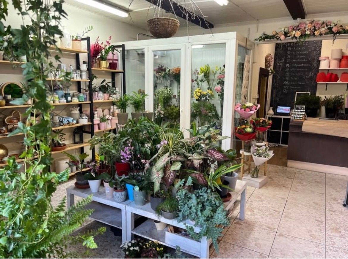 Pronájem obchodní prostory - Praha, 130 00