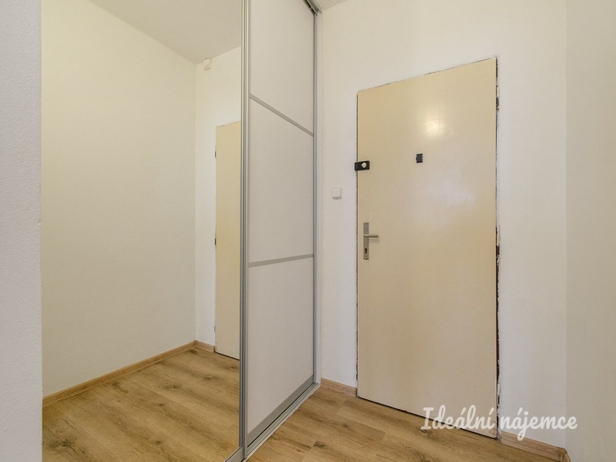Byt 1+kk · 27 m² · Jabloňová, Praha - 4