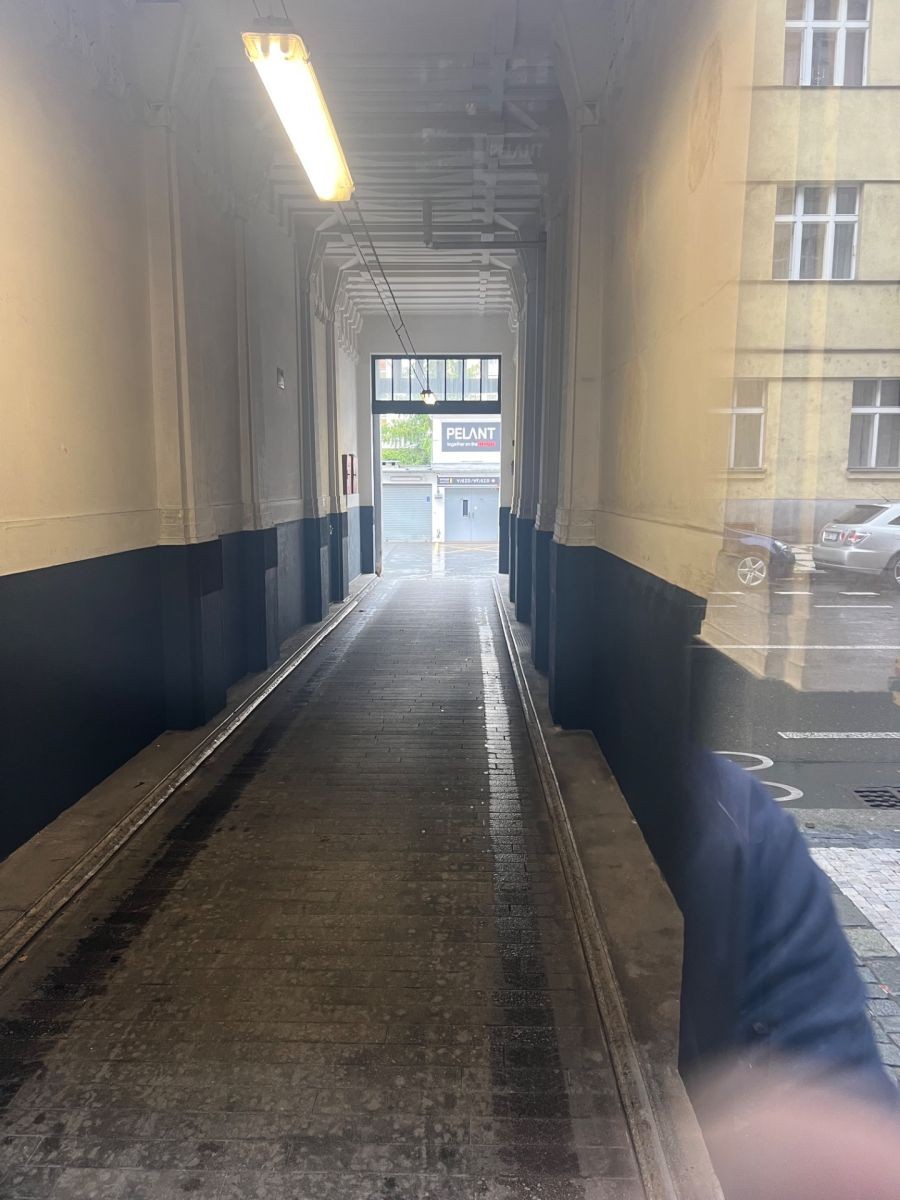 Pronájem garáž - Praha - Dejvice, 12 m² - 2