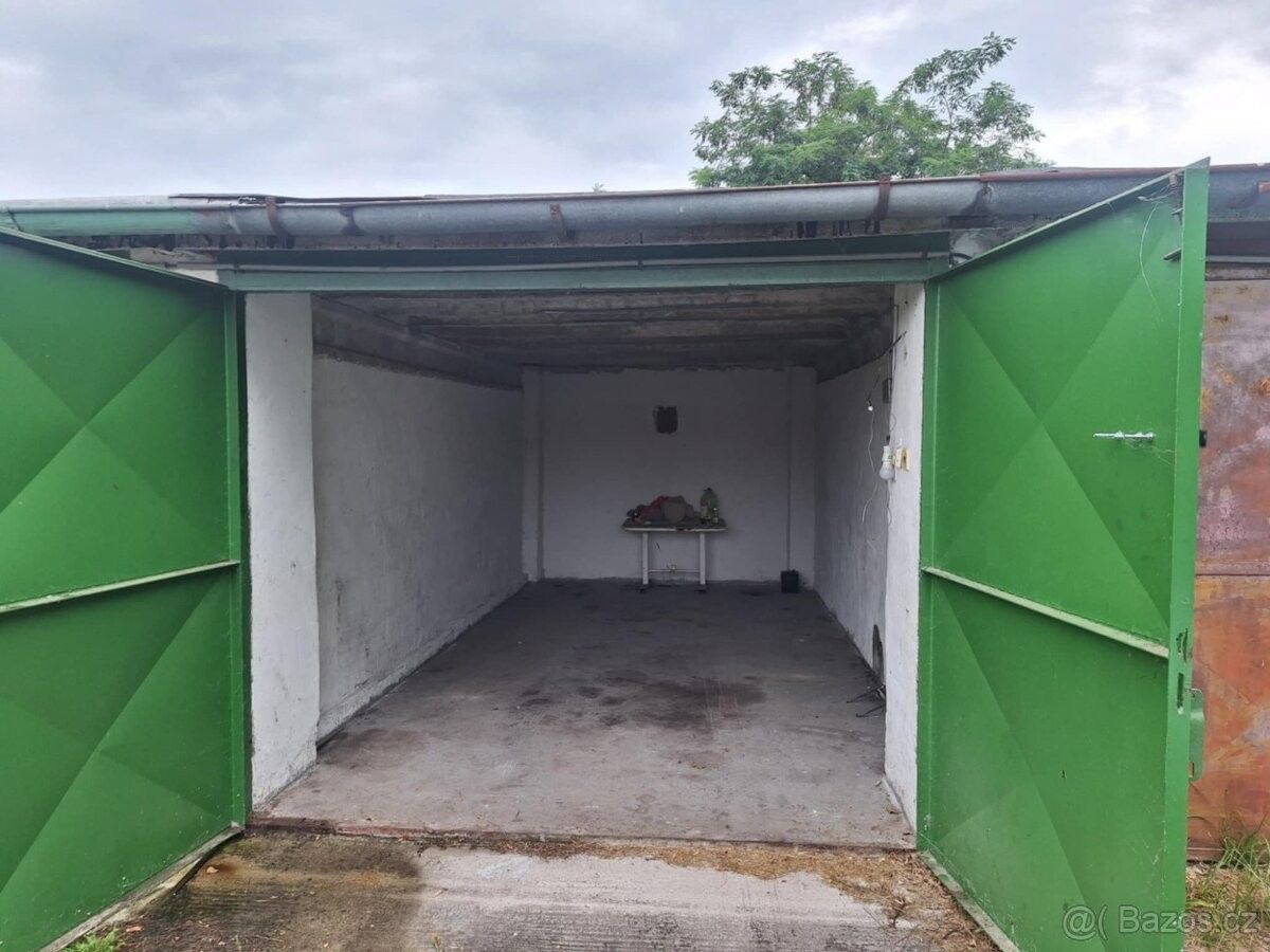 Garáže, Rybitví, 533 54