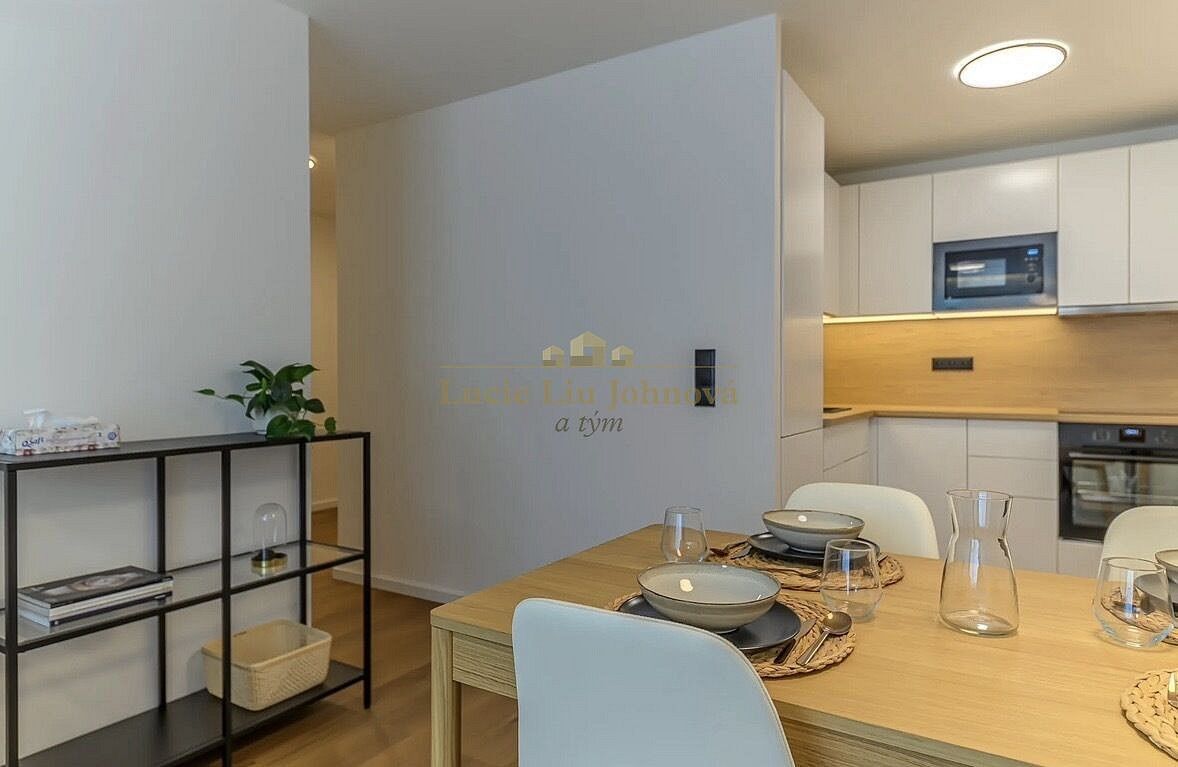 Byt 2+kk · 42 m² · Taussigova, Praha 8 - Kobylisy - 3