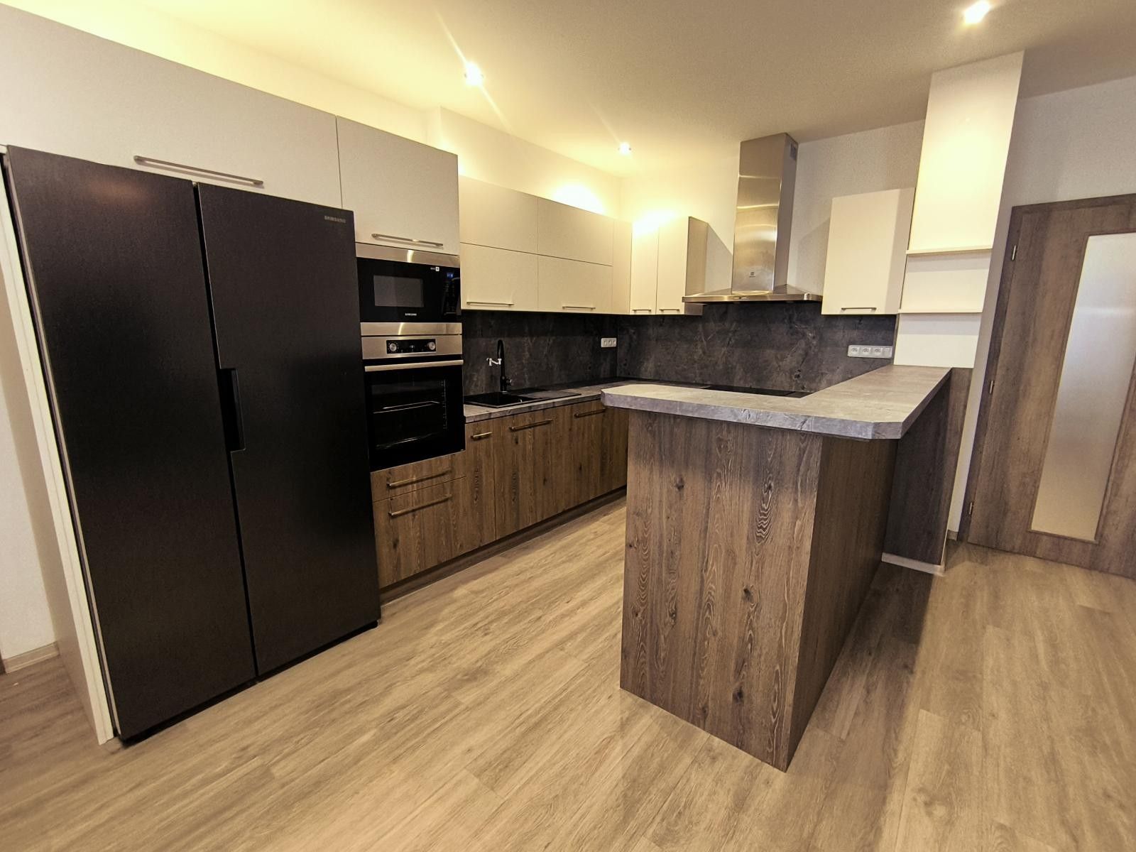 3+kk, Vocelova, Hradec Králové, 93 m²