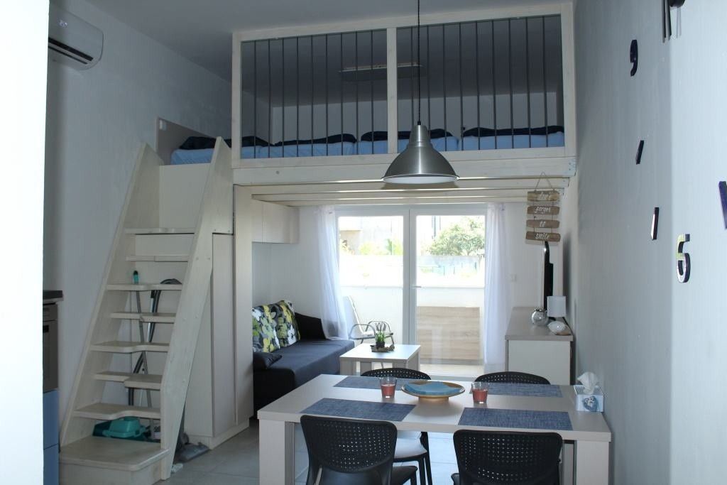 Byty, 987 66, Zahraničí