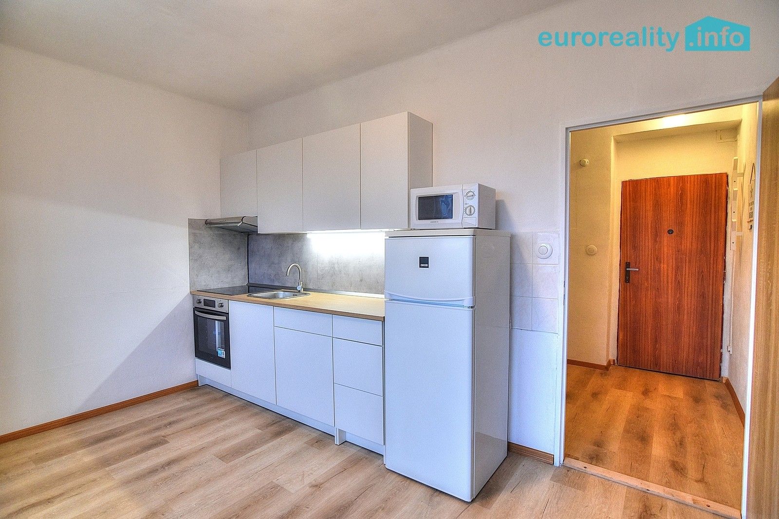 Pronájem byt 1+1 - Okna, 43 m²