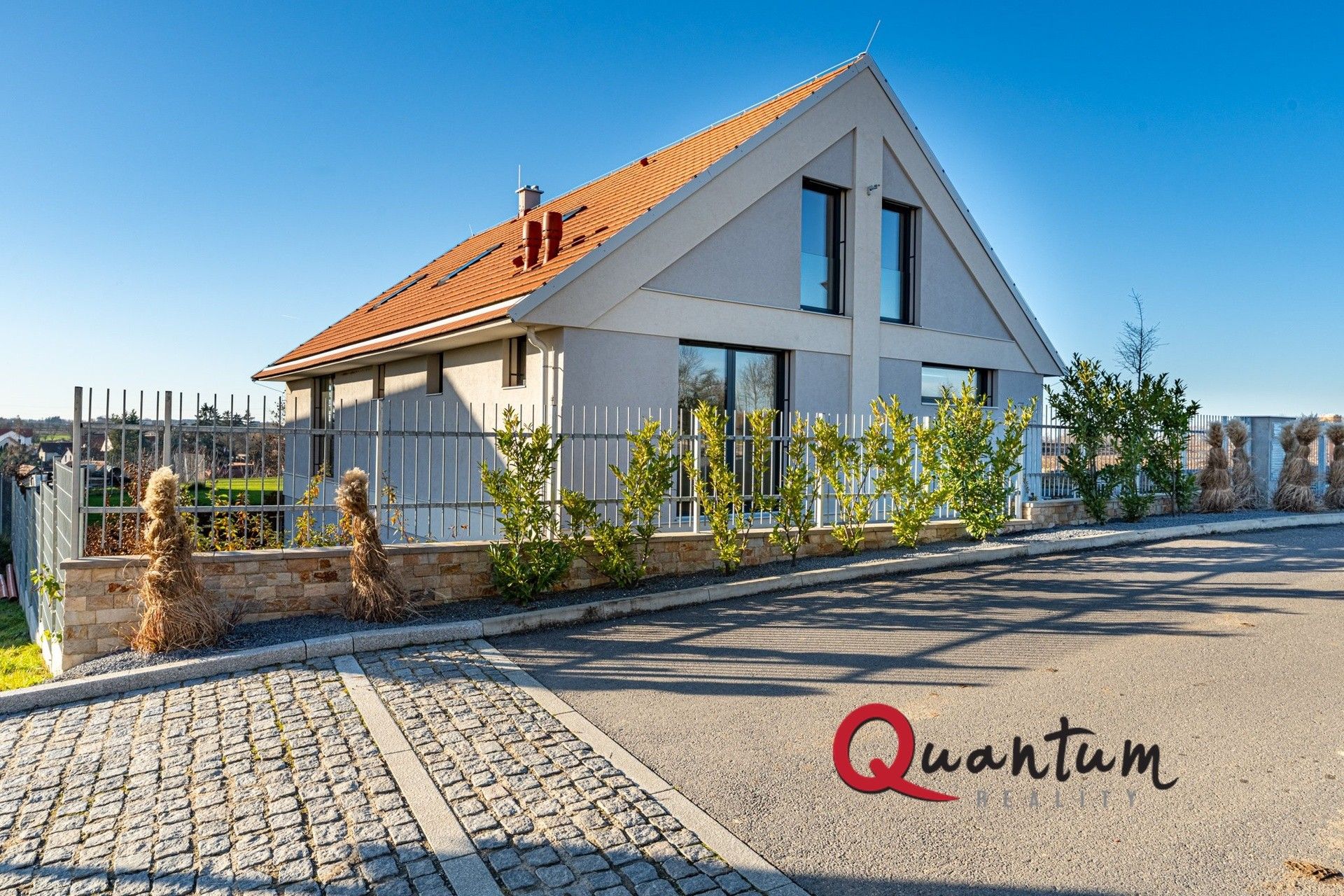 Prodej rodinný dům - Ke Tvrzi, Praha, 390 m²