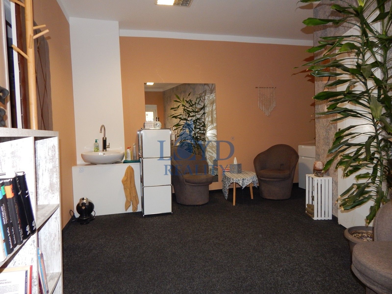 Pronájem obchodní prostory - Sokolovská, Karlovy Vary, 22 m²