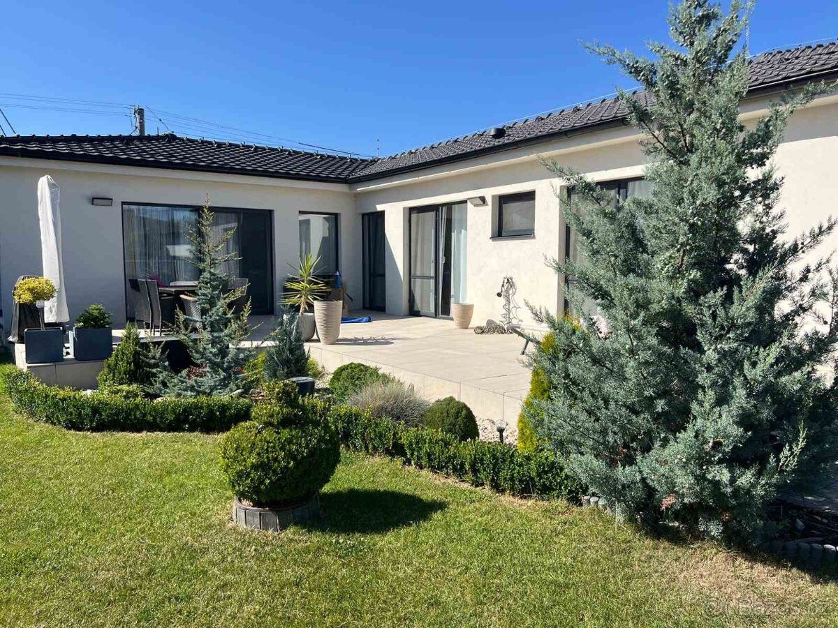 Prodej rodinný dům - Mukařov, 251 62