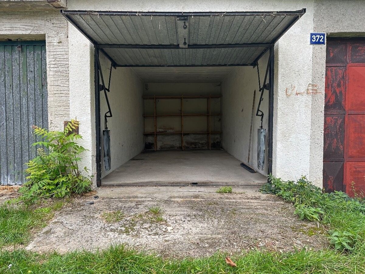 Garáže, Vojkovice, 667 01