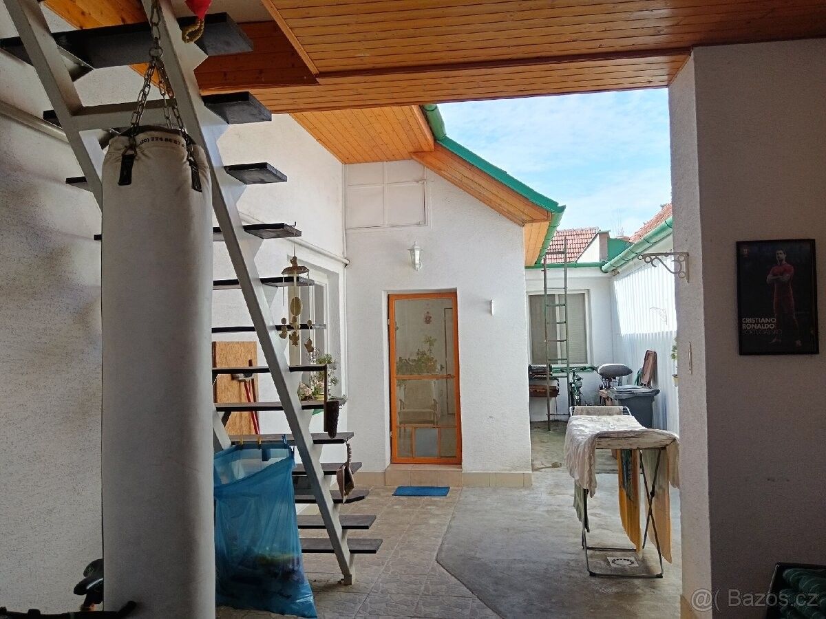 Prodej rodinný dům - Uherský Ostroh, 687 24