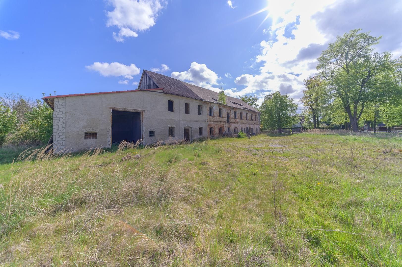 Zemědělská usedlost · 1 000 m² · Okna - 4