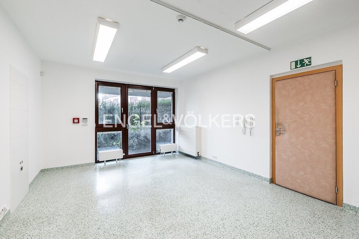 Pronájem komerční - V zářezu, Praha, 50 m²