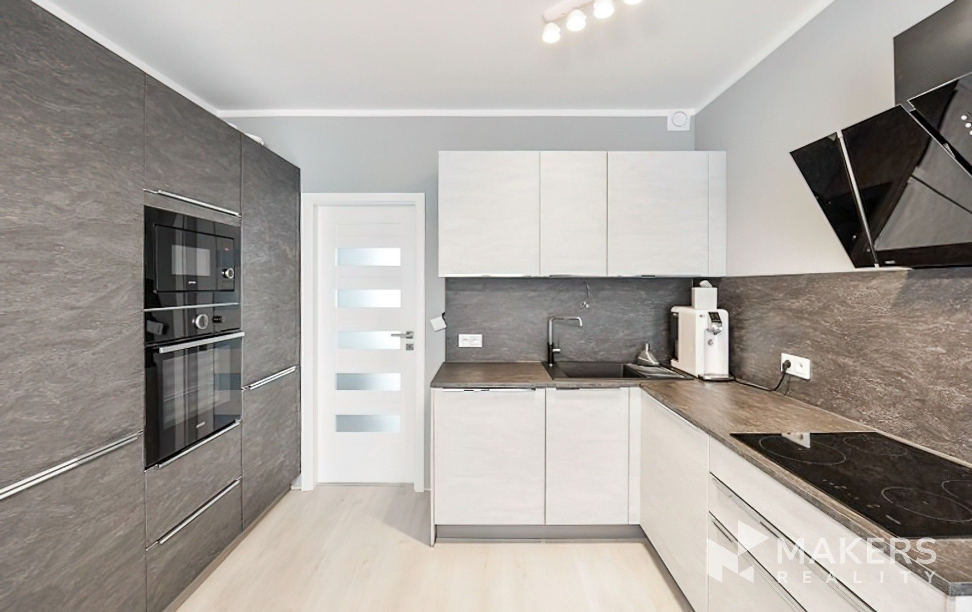 3+kk, Jakutská, Praha, 63 m²