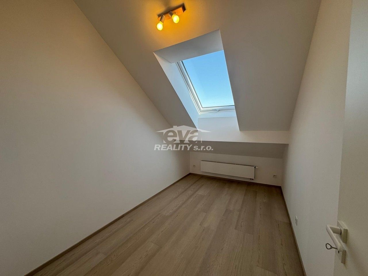 Pronájem byt 2+kk - Petrohradská, Praha, 32 m² - 5