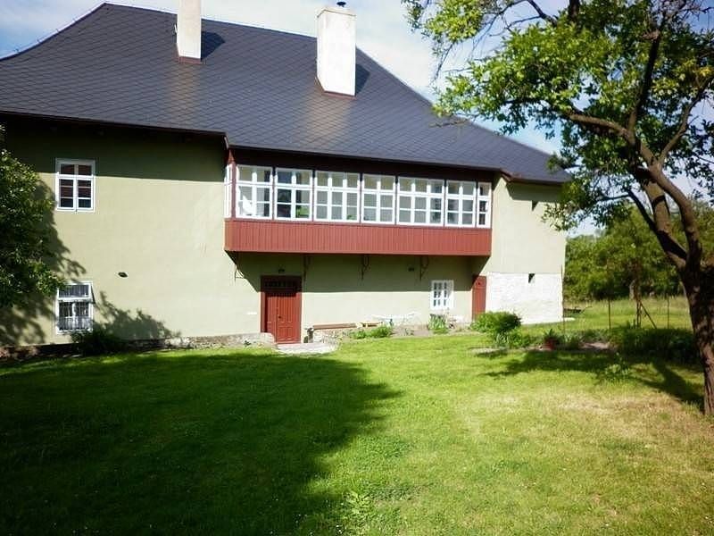 Chaty, Činěves, Středočeský kraj