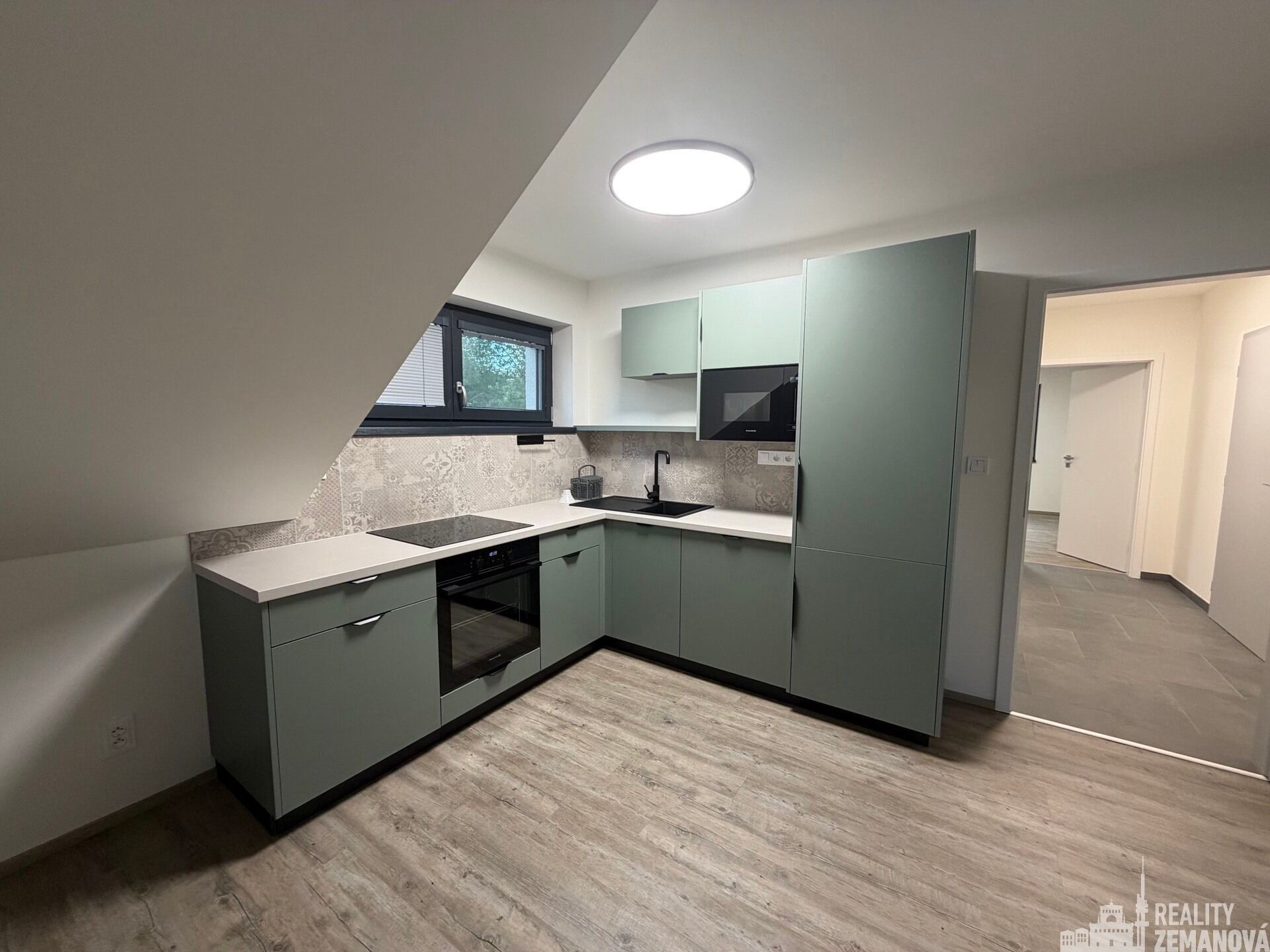 2+kk, Hlavní, Jesenice, 47 m²