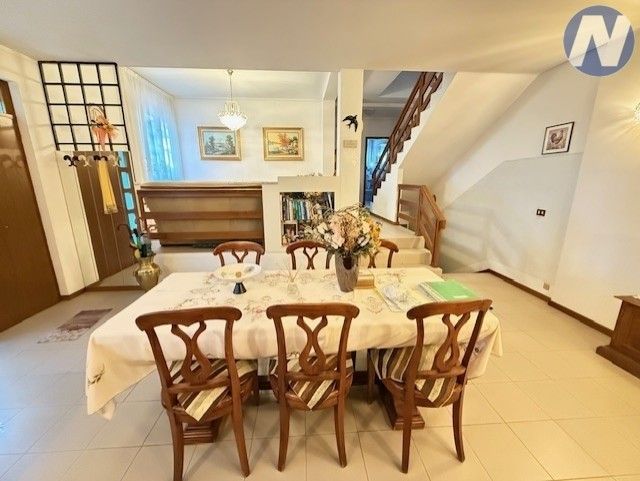 Prodej rodinný dům - 987 66, Zahraničí