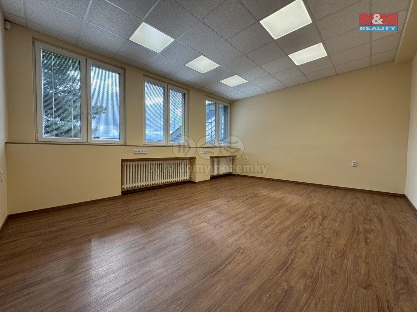 Pronájem kancelář - Jezerní, Most, 240 m²