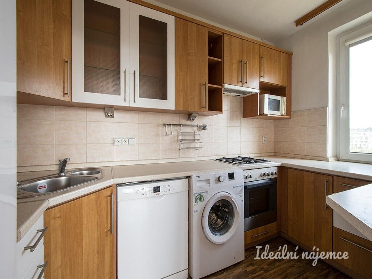 Pronájem byt 3+1 - Poljanovova, Praha, 62 m²