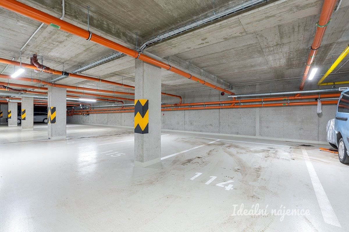 Pronájem byt 1+kk - Českobrodská, Praha, 31 m²