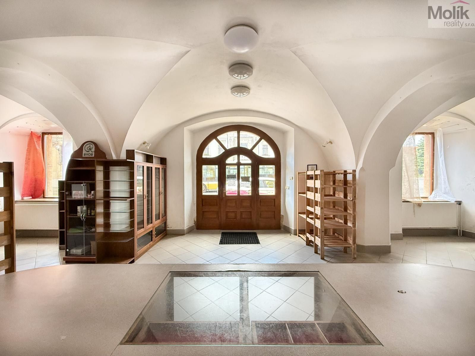 Pronájem obchodní prostory - náměstí Klášterní, Osek, 151 m²