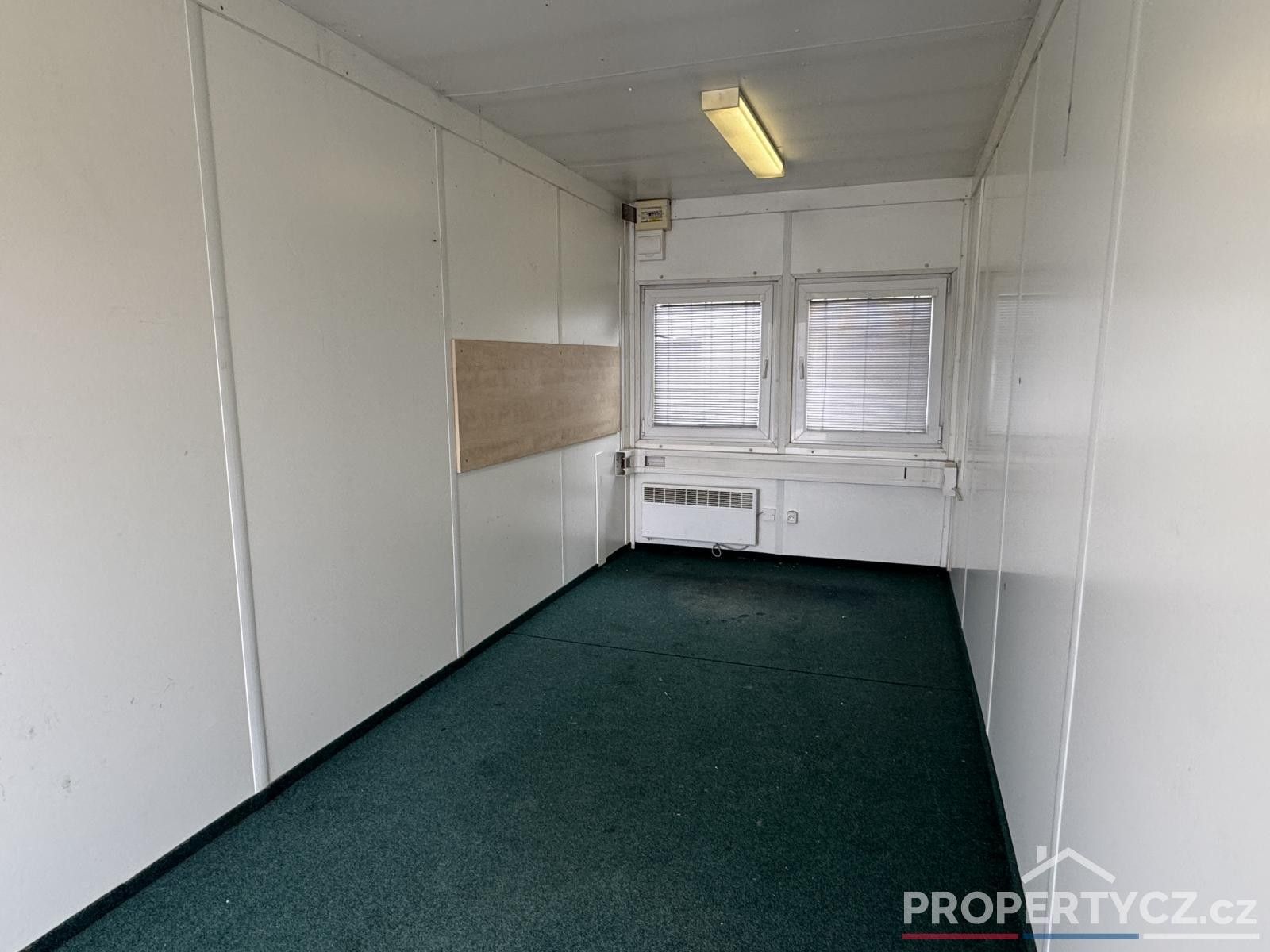 Sklady, K Žižkovu, Praha, 14 m²