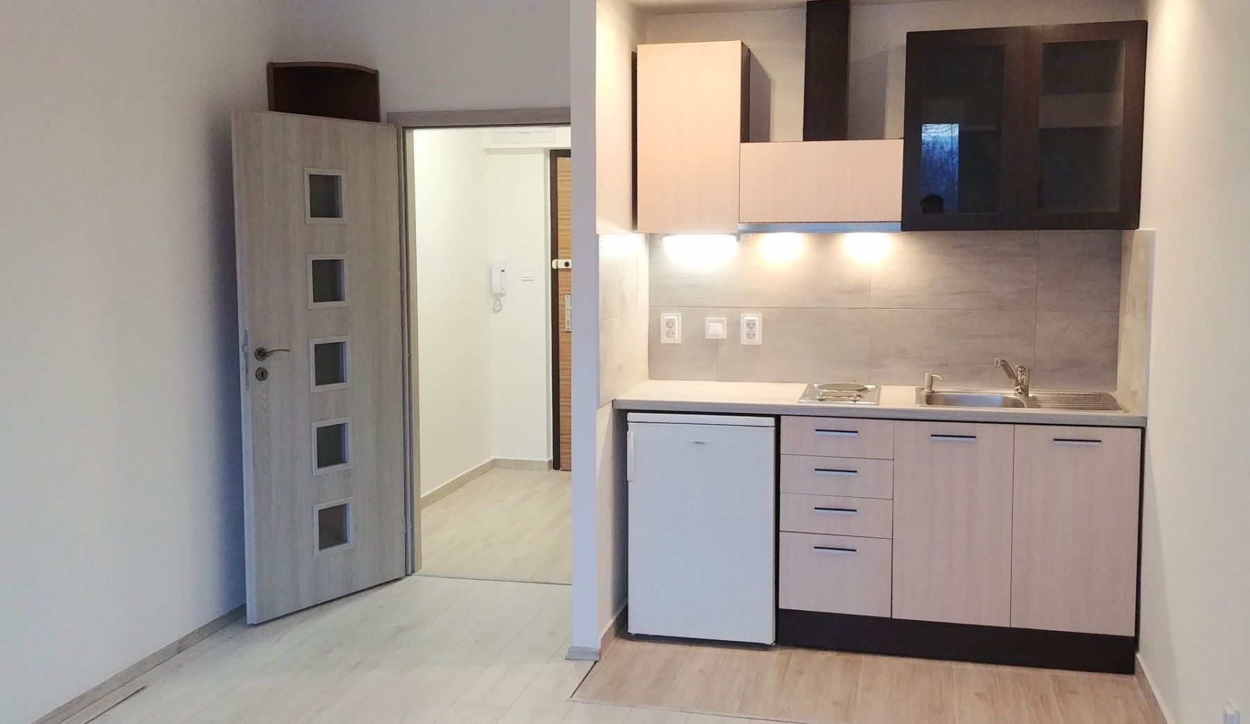 Pronájem byt 1+kk - Černého, Praha - Střížkov, 30 m² - 2