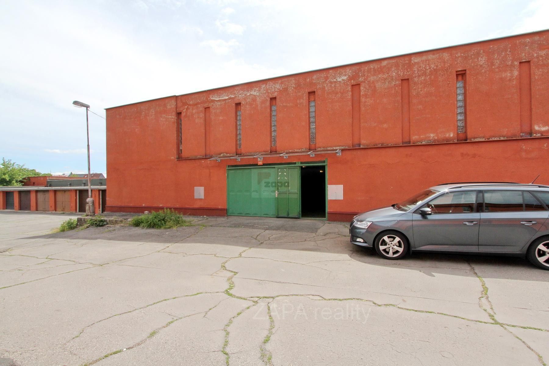 Garáže, Bellevue, Kladno, 16 m² - 1