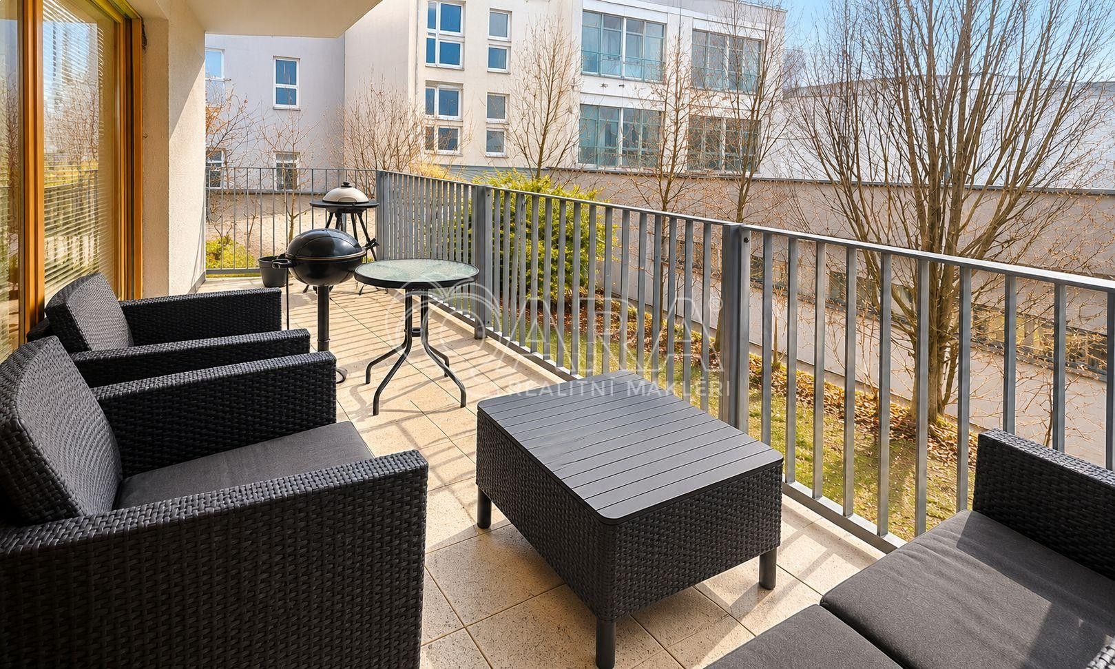 Pronájem byt 2+kk - Komunardů, Praha Holešovice, 57 m² - 2