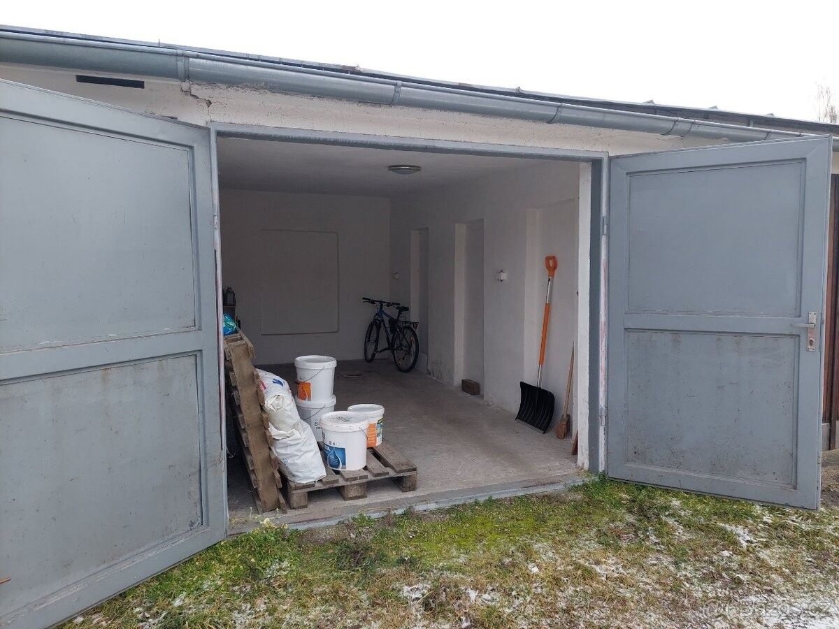 Garáže, Počátky, 394 64