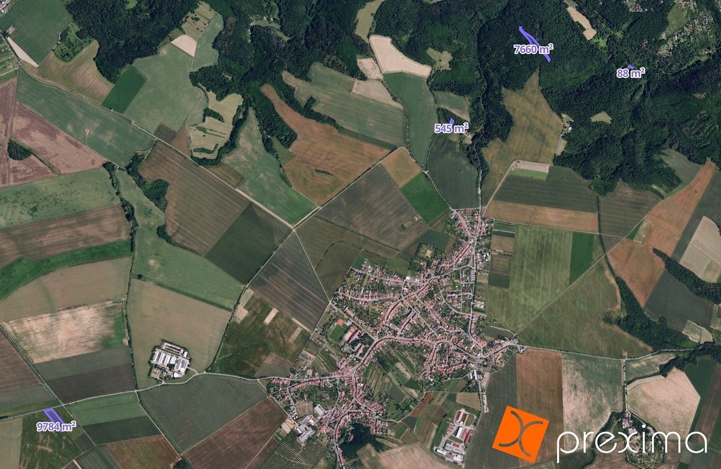 Les, 786 m²