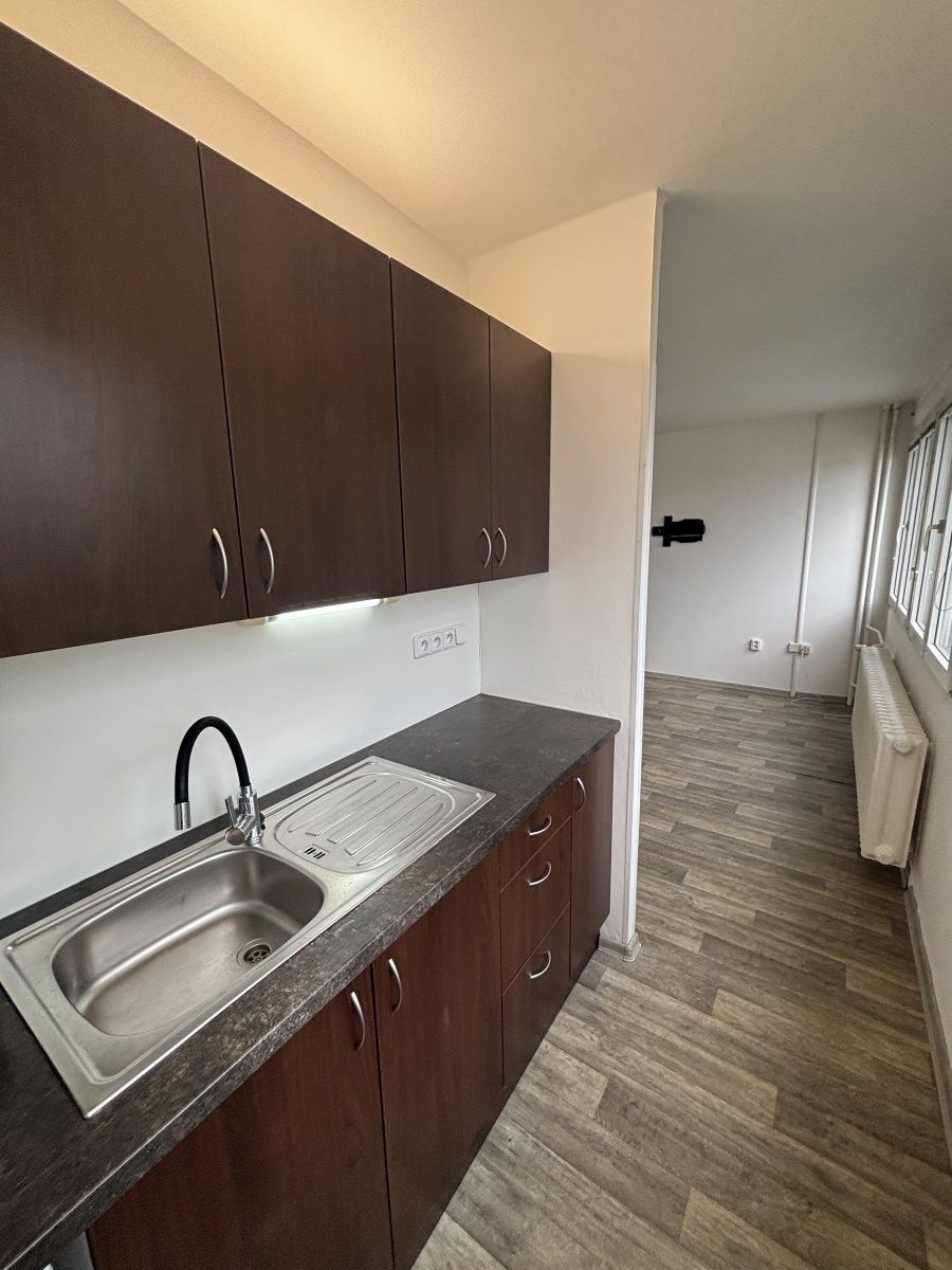 Pronájem byt 1+kk - Severní, Hradec Králové, 28 m² - 5