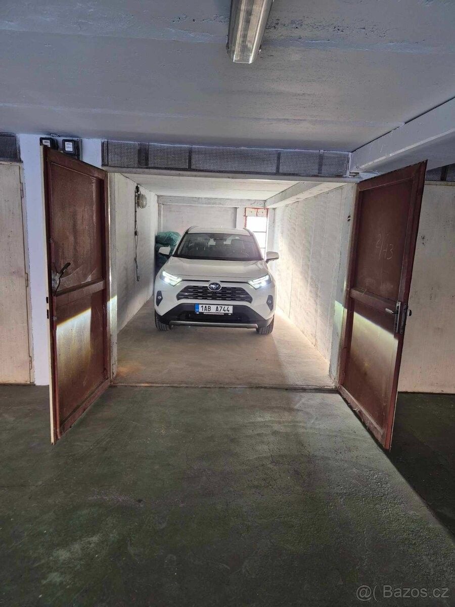 Pronájem garáž - Praha, 143 00