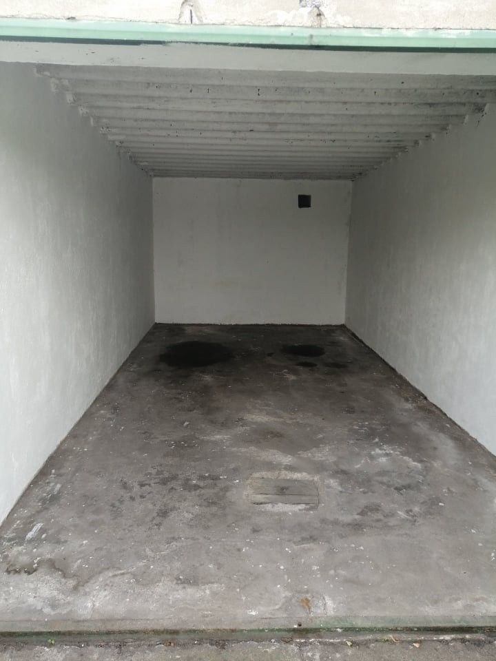 Garáže, Divec, 500 03