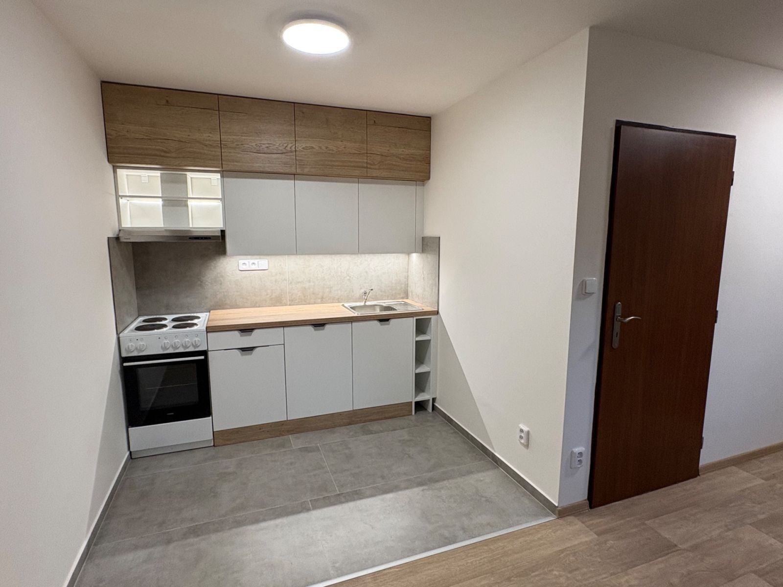 Pronájem byt 1+kk - Nádražní, Líbeznice - Líbeznice, Středočeský kraj, 30 m² - 2