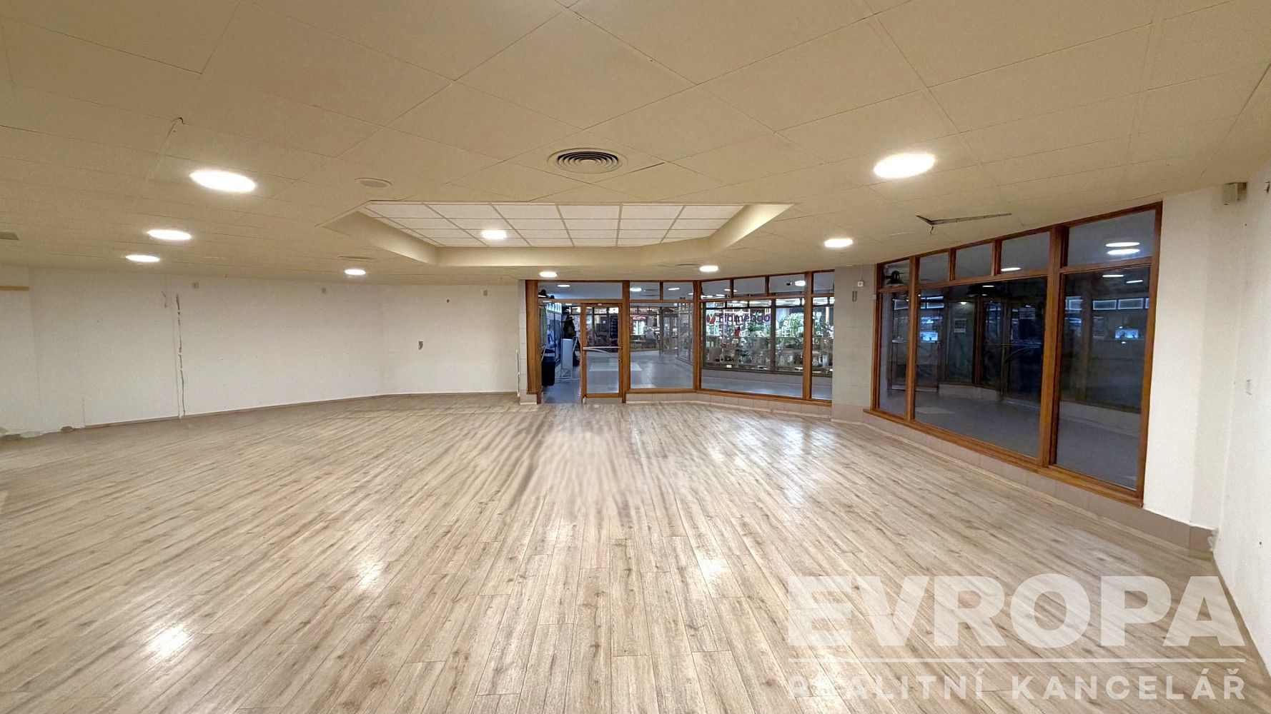 Obchodní prostory, Vrchlabí, okres Trutnov, Královéhradecký kraj, 132 m² - 1
